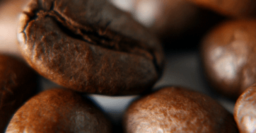 Estudo mostra que café pode travar cáries dentárias