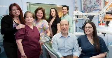 Pai de Zuckerberg dá seminário de redes sociais para dentistas