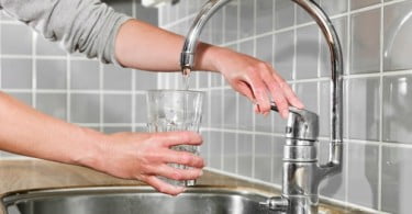 Conselheiros do Governo britânico querem adicionar flúor à água