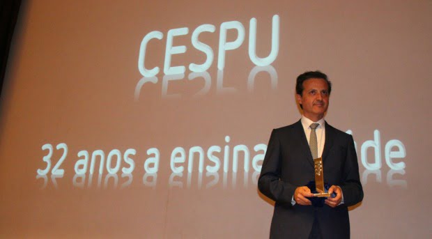 Bastonário da OMD recebe Prémio Prestígio CESPU 2014