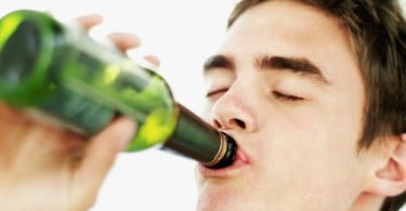 Excesso de álcool pode provocar cancro oral
