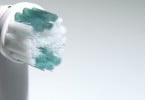 Cerdas de escovas de dentes elétricas demasiado pontiagudas para crianças