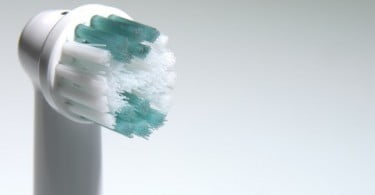 Cerdas de escovas de dentes elétricas demasiado pontiagudas para crianças