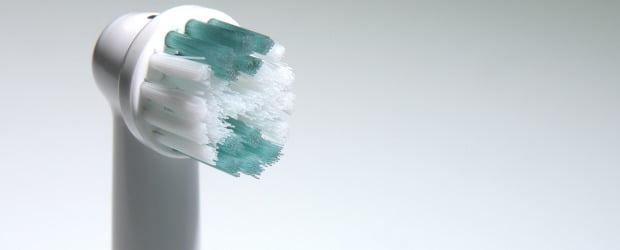 Cerdas de escovas de dentes elétricas demasiado pontiagudas para crianças