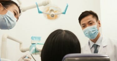 Implantes de níquel e crómio provocam reações adversas