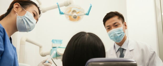 Implantes de níquel e crómio provocam reações adversas