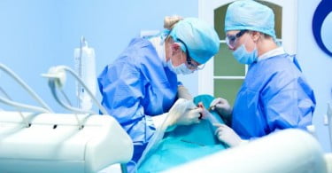 colocacao de implantes dentarios Saude Oral