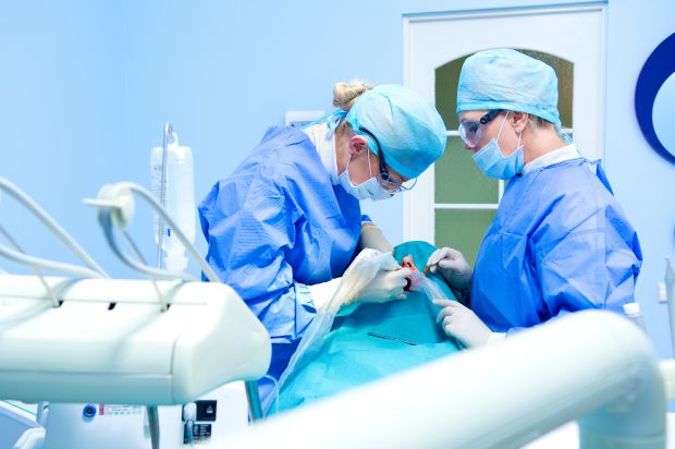 colocacao de implantes dentarios Saude Oral
