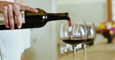 Vinho tinto pode travar crescimento de bactérias orais