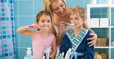 ADA diz que saúde dentária deve começar em casa