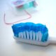 Uso de fio dentário elimina bactérias responsáveis por perda de dentes