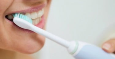 Lavar os dentes previne ataque cardíaco e AVC