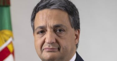 Paulo Macedo: contratação de médicos à hora continuará nos próximos anos