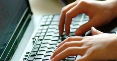 Há cada vez mais pessoas a procurar informações sobre saúde oral online
