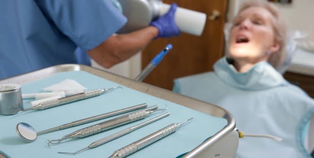 Ter seguro médico não garante idas ao dentista