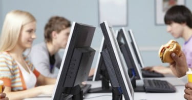 Empregados de escritório com maior risco de ter má saúde oral