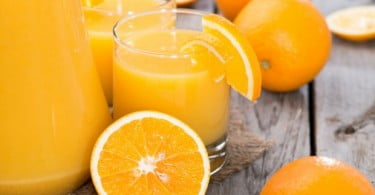 Sumo de laranja natural não é prejudicial aos dentes