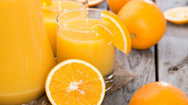 Sumo de laranja natural não é prejudicial aos dentes