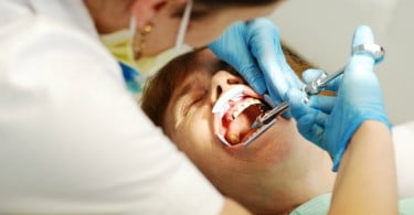 tratar cáries dentárias
