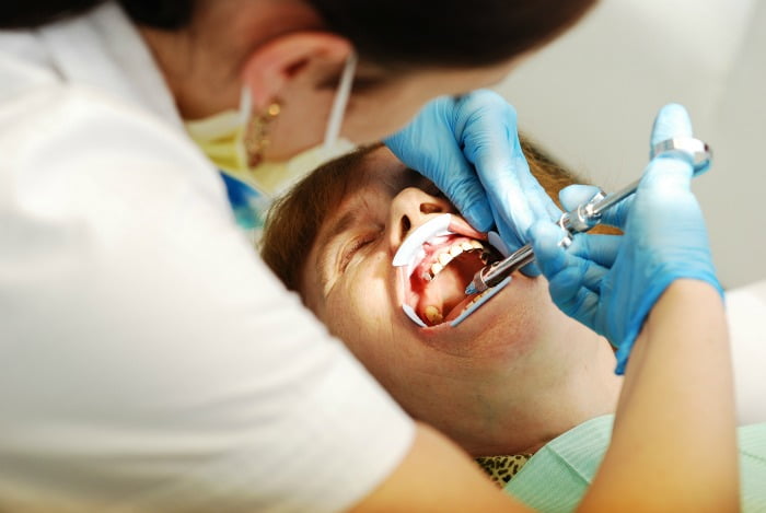 tratar cáries dentárias