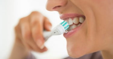 Um em cada quatro portugueses lavam os dentes apenas uma vez por dia