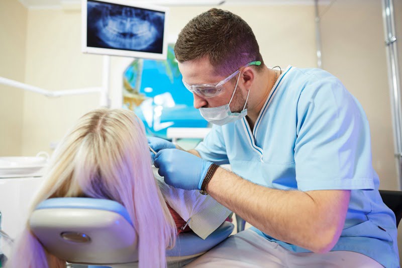 pessoa no dentista