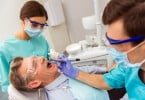 idoso no dentista