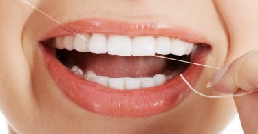 utilização de fio dentário