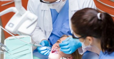 médicos dentistas