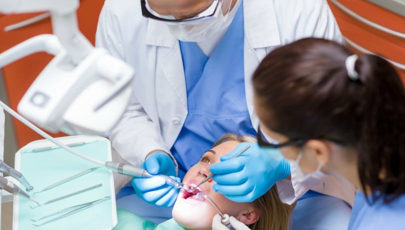 médicos dentistas