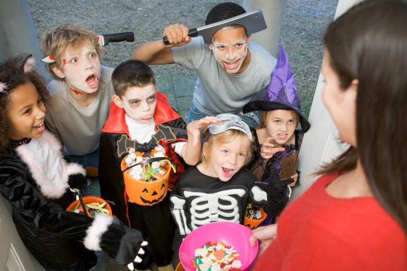 crianças a pedir doces no Halloween Saúde Oral