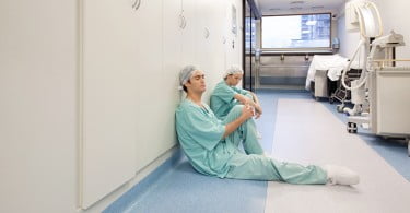 médicos exaustos Saúde Oral