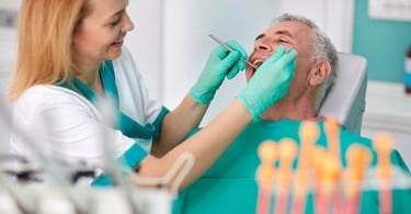 pessoa no dentista Saúde Oral