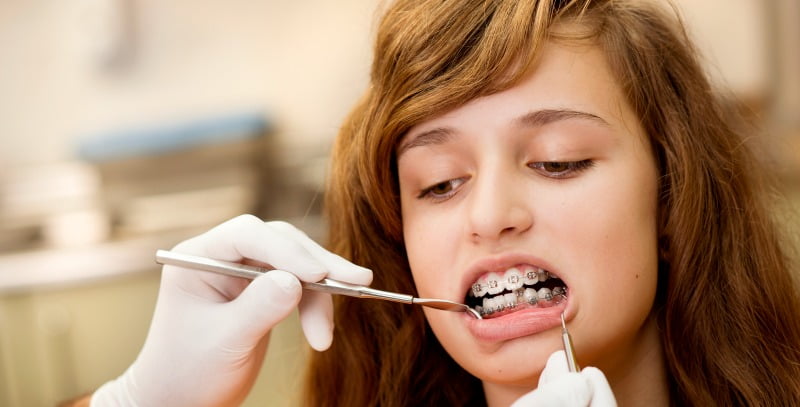 adolescente no dentista Saúde Oral