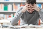 estudante com dor de cabeça Saúde Oral