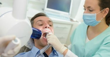 pessoa no dentista Saúde Oral