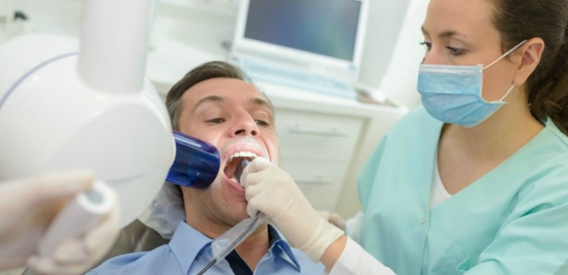 pessoa no dentista Saúde Oral
