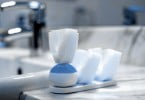 Startup cria escova que lava os dentes em 10 segundos
