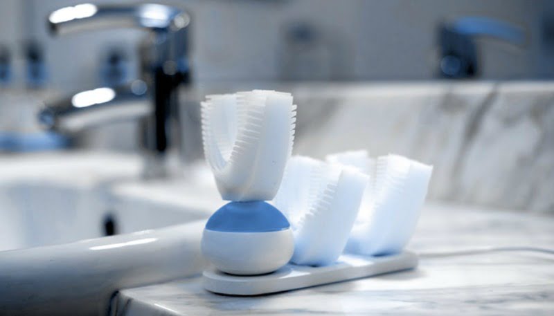 Startup cria escova que lava os dentes em 10 segundos