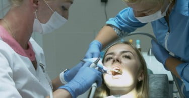 paciente Millennial no dentista Saúde Oral