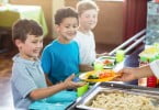 Ambiente alimentar das escolas influencia prevalência de cáries nas crianças