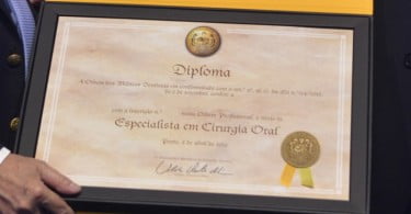 OMD entrega diplomas de especialidade a 250 médicos dentistas