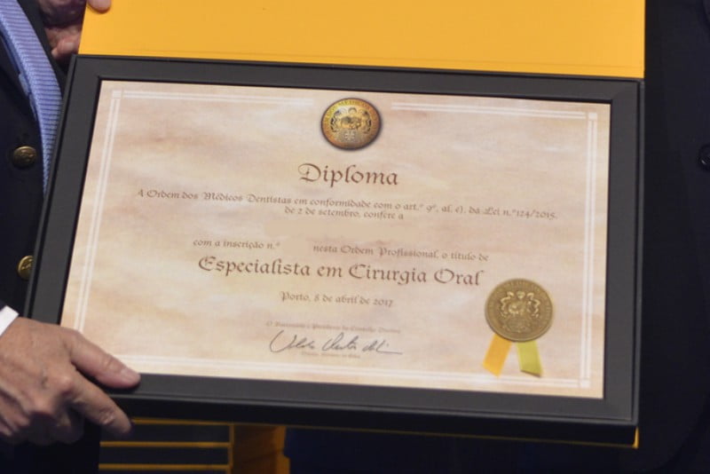 OMD entrega diplomas de especialidade a 250 médicos dentistas