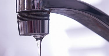 Dúvidas sobre fluorização da água? Novo documento da ADA esclarece