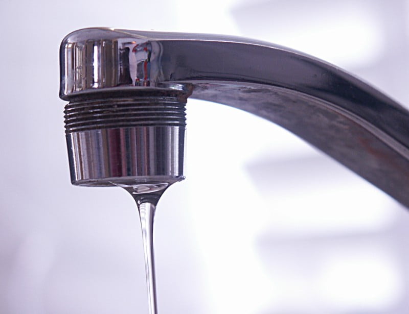 Dúvidas sobre fluorização da água? Novo documento da ADA esclarece