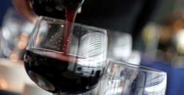 Vinho tinto pode prevenir cáries dentárias e doenças da gengiva