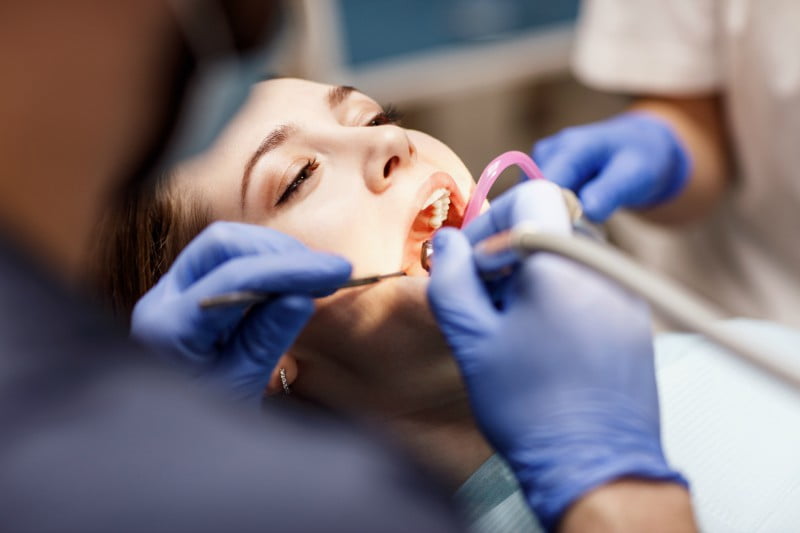 Infografia: médicos dentistas portugueses 'fogem' para o estrangeiro