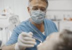 Oral Health Foundation pede apoio da comunidade médico-dentária no Mês do Cancro Oral