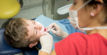 Qual o impacto da anestesia geral em crianças durante procedimentos dentários? Novo estudo responde