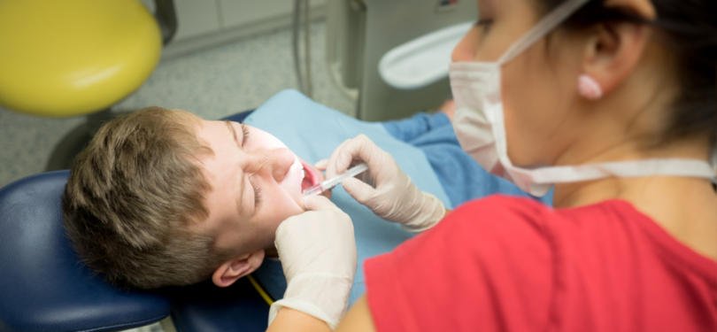 Qual o impacto da anestesia geral em crianças durante procedimentos dentários? Novo estudo responde